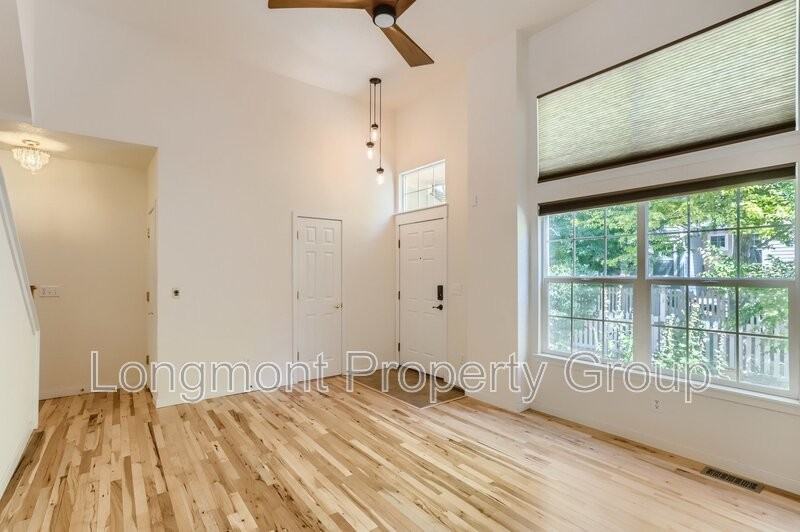 907 Snowberry St - Photo 7 of 29