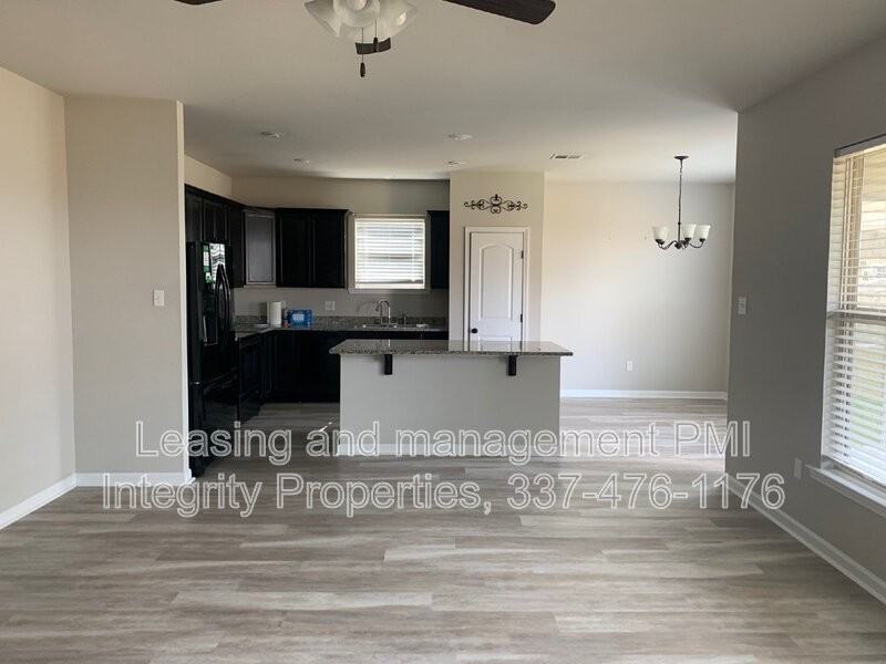 201 Saint Caillin St - Photo 4 of 17