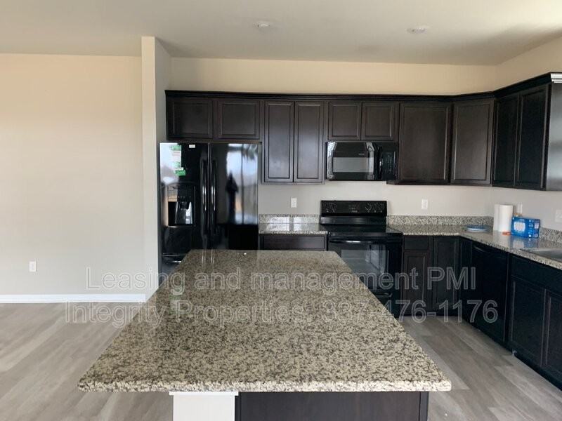 201 Saint Caillin St - Photo 5 of 17