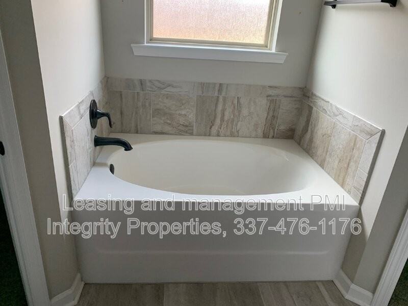 201 Saint Caillin St - Photo 7 of 21