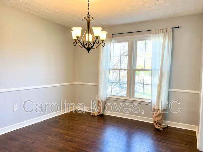206 Manassas Dr - Photo 4 of 24