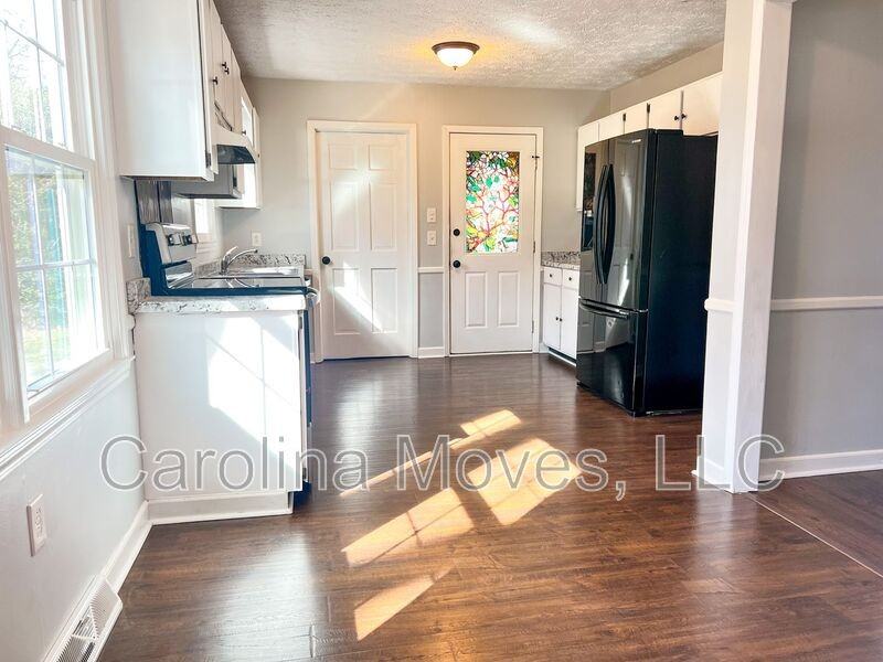 206 Manassas Dr - Photo 7 of 24