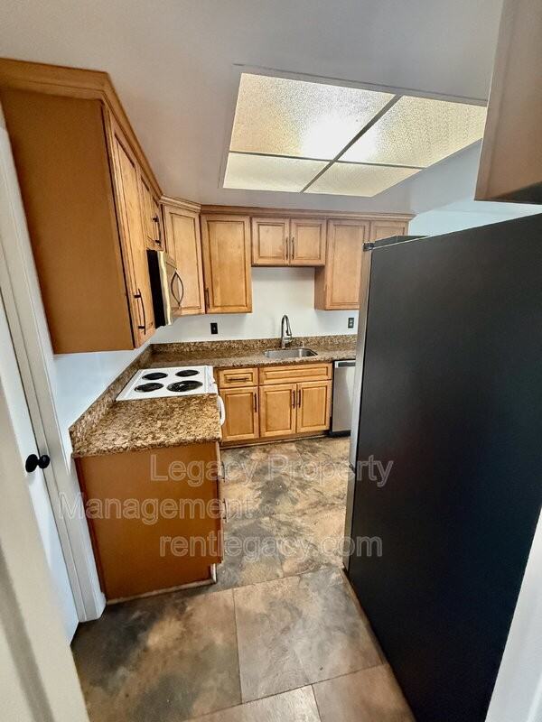 1427 Bel Air Dr #D - Photo 3 of 16