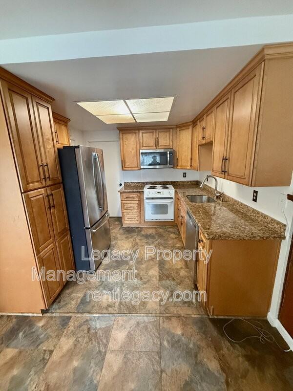 1427 Bel Air Dr #D - Photo 4 of 16