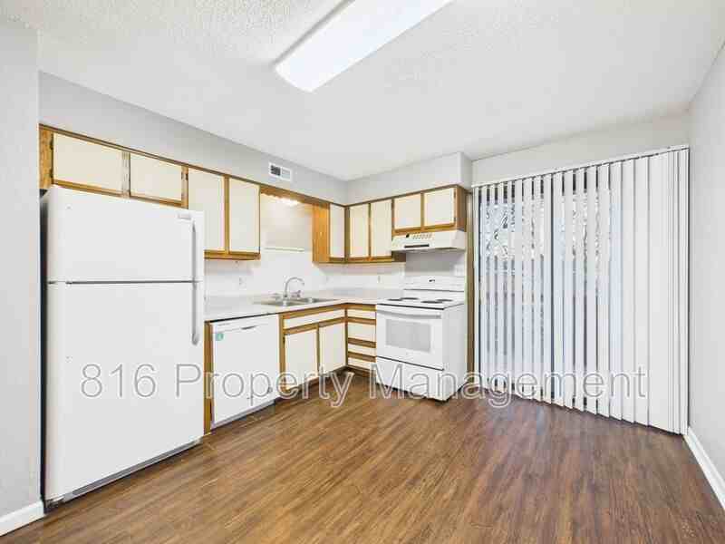 1020 Ne Lindsay Ave #C - Photo 5 of 21