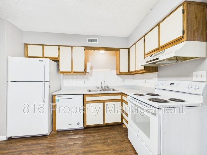 1020 Ne Lindsay Ave #C - Photo 6 of 21