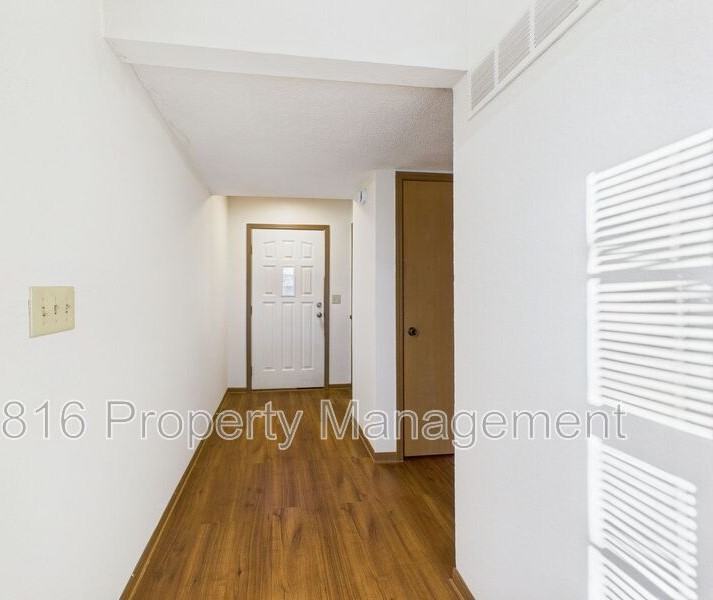 3517 Ne Independence Ave - Photo 2 of 38