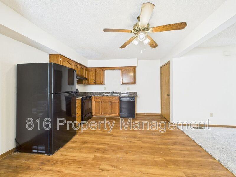 3517 Ne Independence Ave - Photo 5 of 38