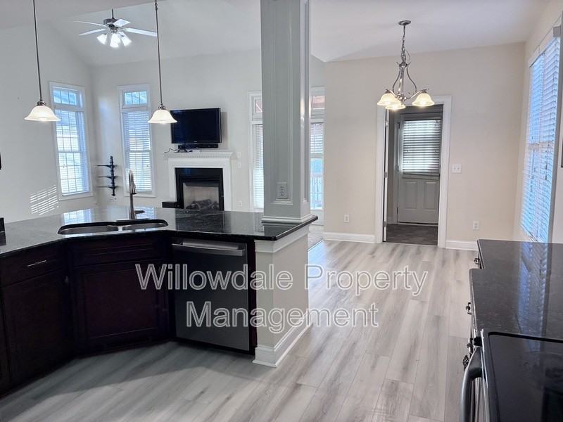 121 Orianna Dr - Photo 6 of 35