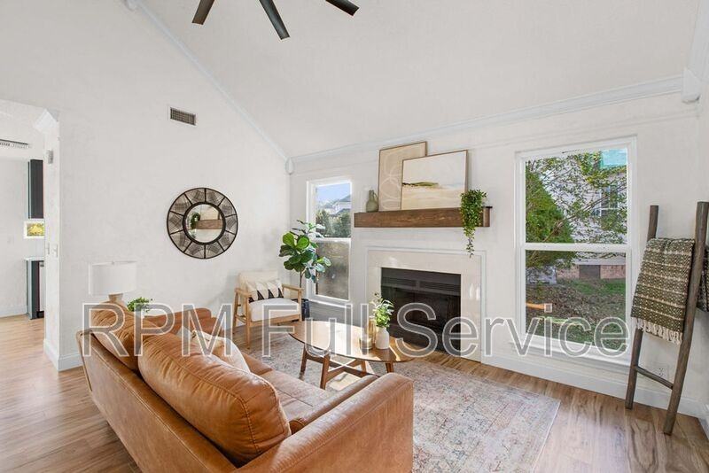 4745 Aaron Dr - Photo 5 of 43