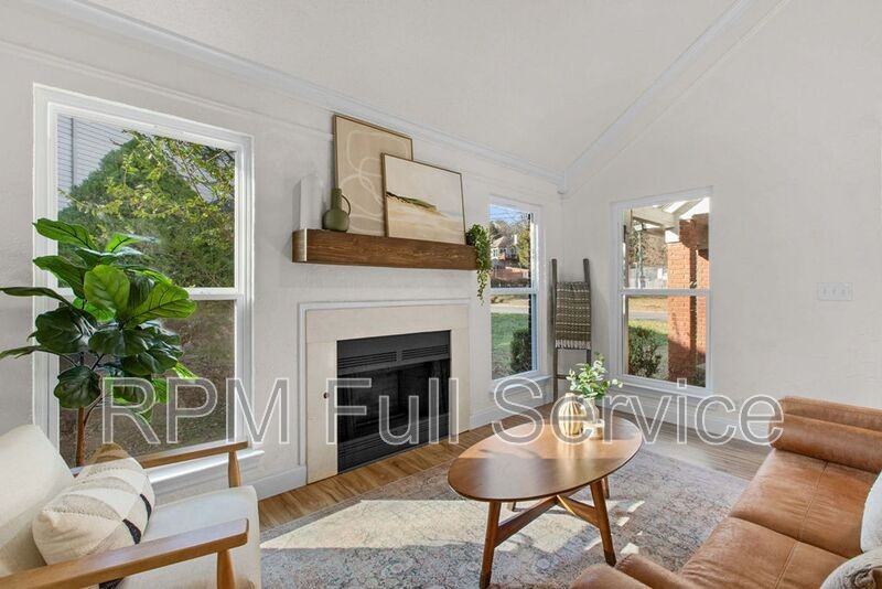 4745 Aaron Dr - Photo 7 of 43