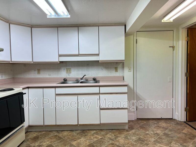 1927 7th Ave N #03 - Photo 5 of 10