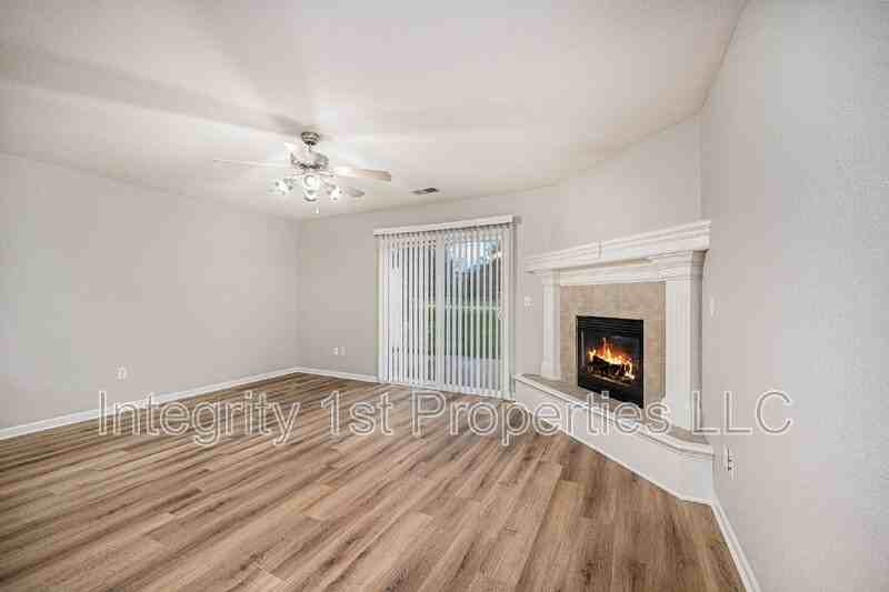 5911 Nw 91st Ter #5913 - Photo 4 of 14