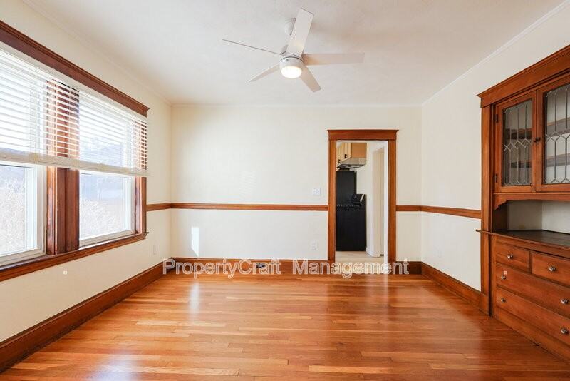 105 Marlboro St - Photo 7 of 19