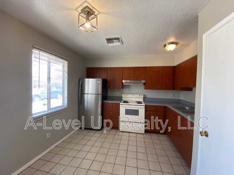 1503 N Riverview Blvd - Photo 2 of 8