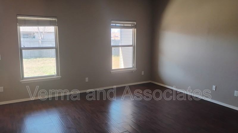 100 Willow Dr - Photo 3 of 16