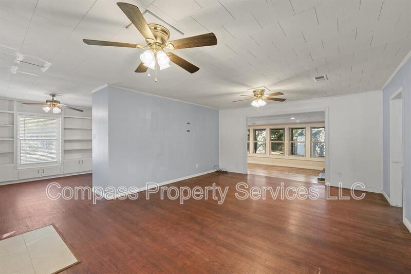 1401 Springdale St - Photo 3 of 25