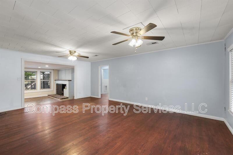1401 Springdale St - Photo 5 of 25