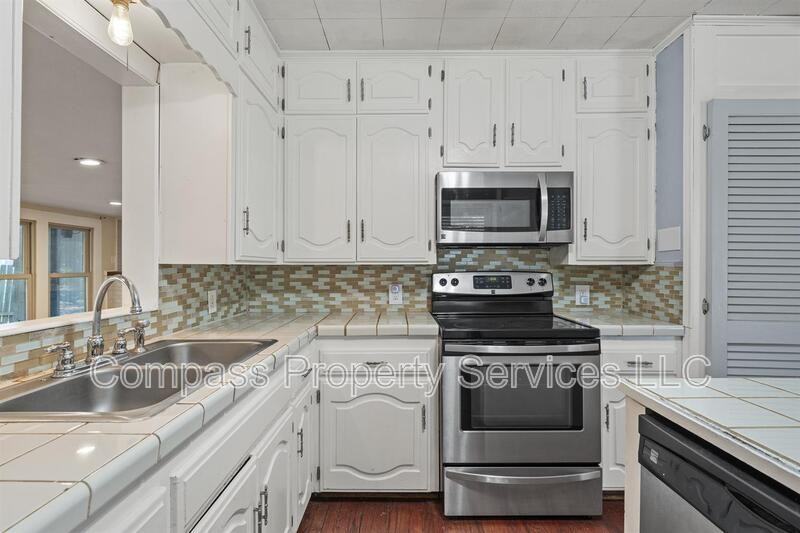 1401 Springdale St - Photo 7 of 25