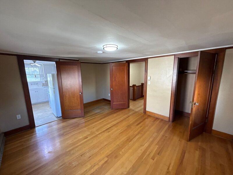 240 13th St Ne - Photo 5 of 17