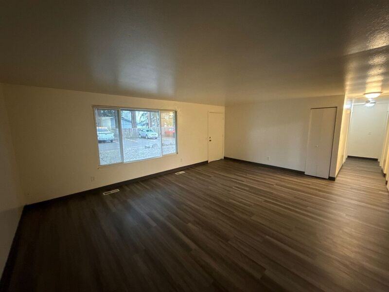 848 Plymouth Dr Ne #6 - Photo 4 of 30