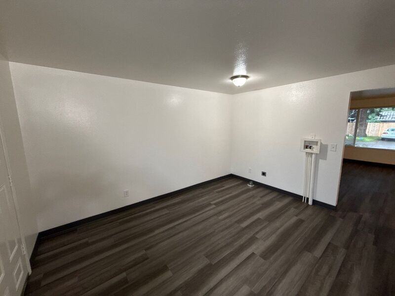 848 Plymouth Dr Ne #6 - Photo 7 of 30