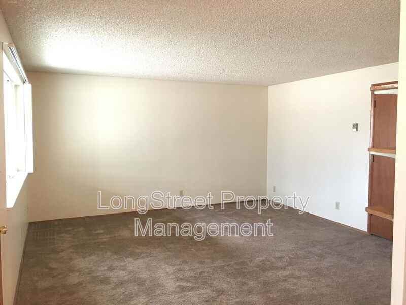 830 Sw Grove St #1 - Photo 6 of 16