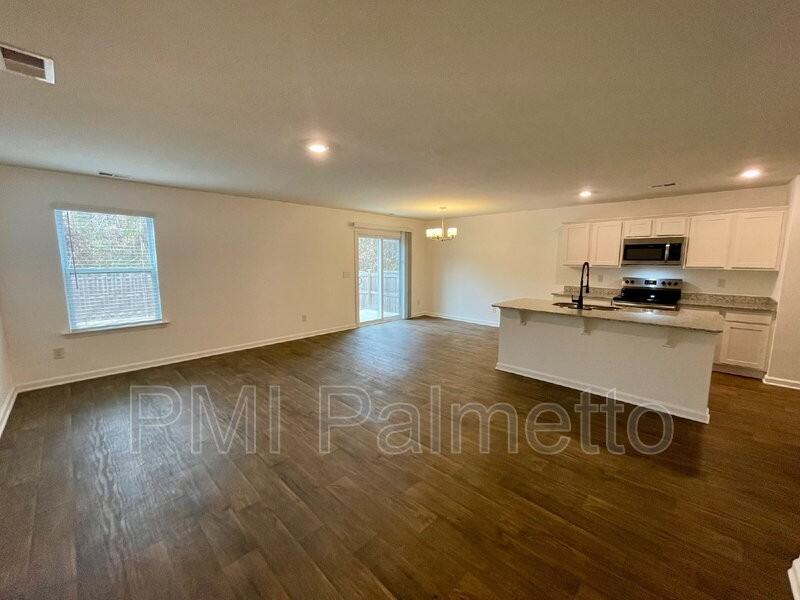 341 Liliana Dr - Photo 6 of 29