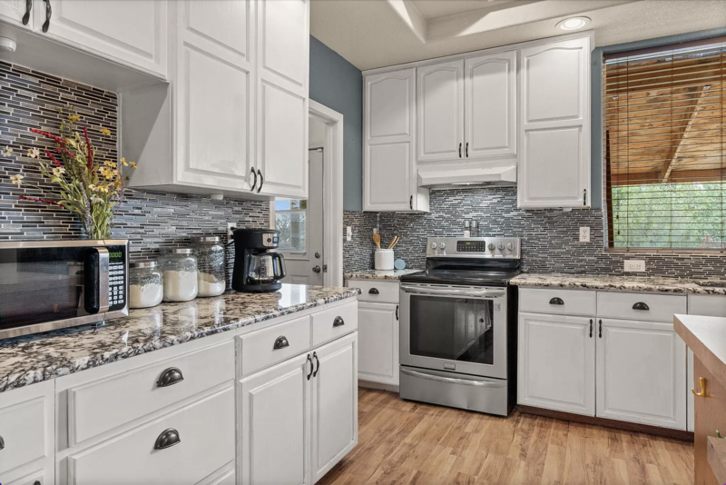 4701 Navajo Dr - Photo 3 of 25