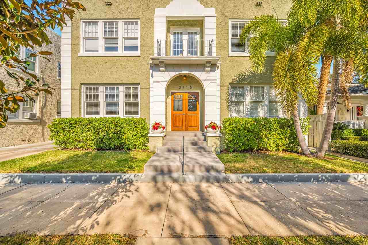 Charming Renovated 1BR/1BA located in Historic Hyde Park - Photo 2 of 4