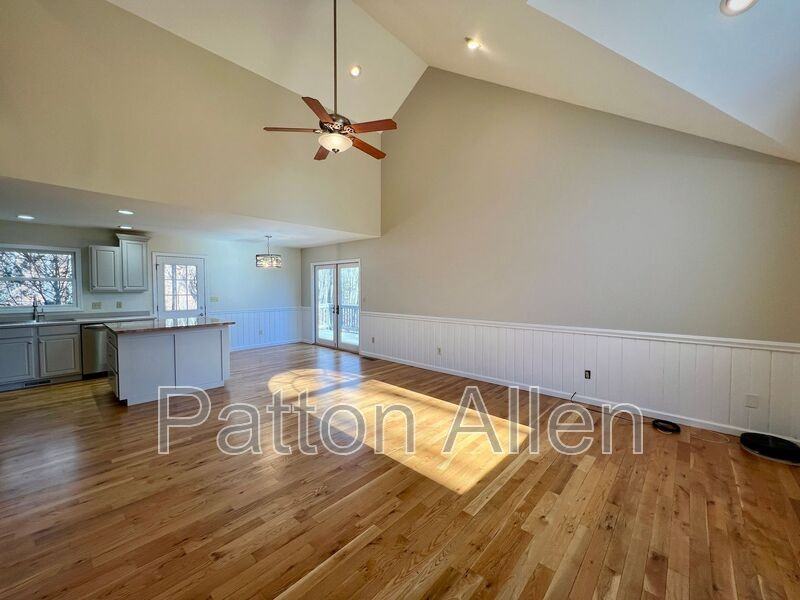 212 Appleton Dr - Photo 4 of 50