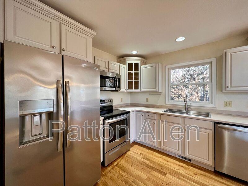 212 Appleton Dr - Photo 7 of 50