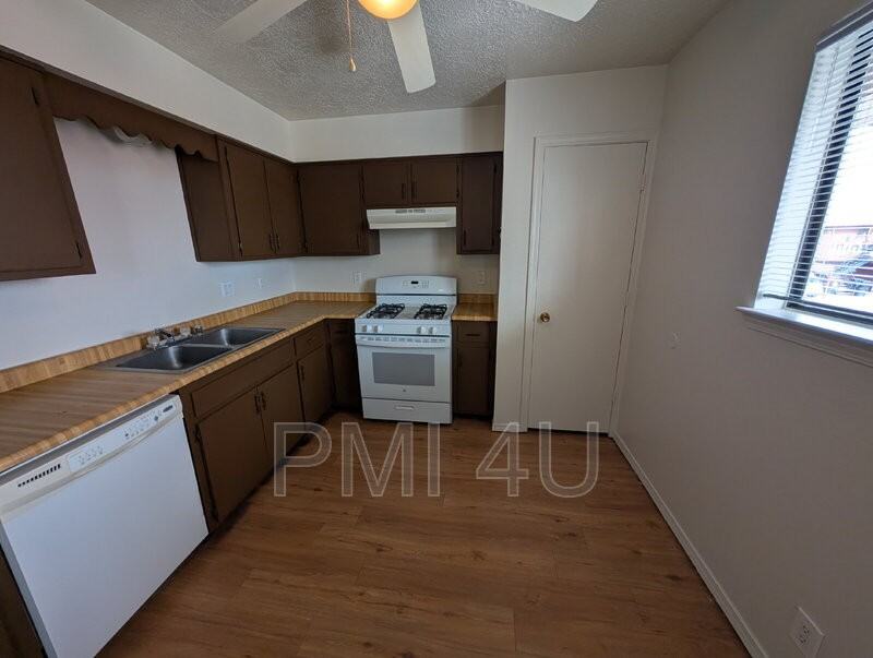 95 Darlene Rd Se #B - Photo 6 of 17