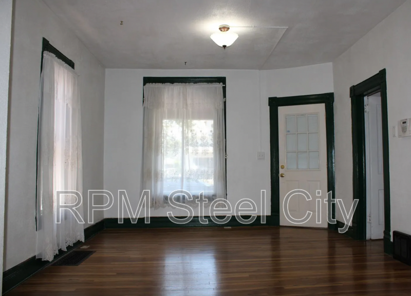 1012 Cedar St - Photo 5 of 13