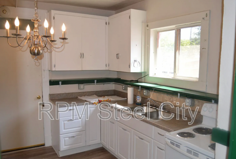 1012 Cedar St - Photo 7 of 13