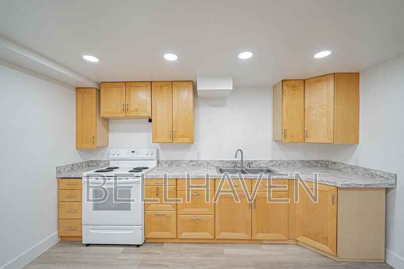 1121 S 4th Ave #B - Photo 2 of 10