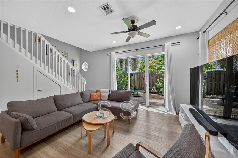 15 Ne 20th Ave - Photo 4 of 40