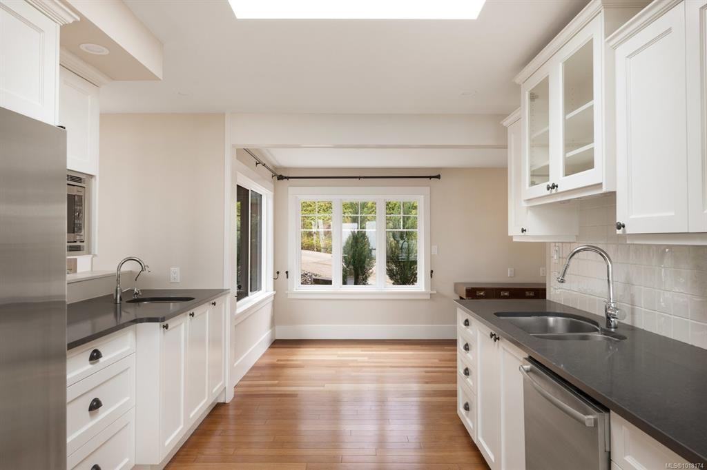 5055 Lochside Drive - Photo 7 of 27