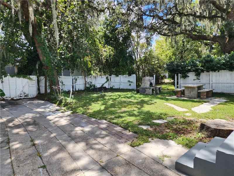 8017 Oakwood St - Photo 6 of 9