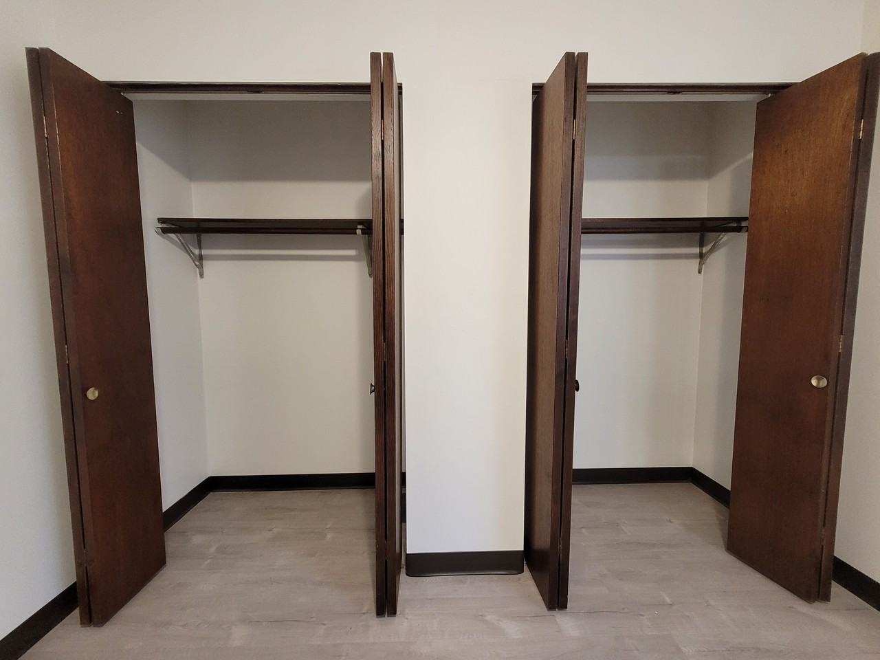 1138/1142 East Walnut Street - Photo 7 of 8