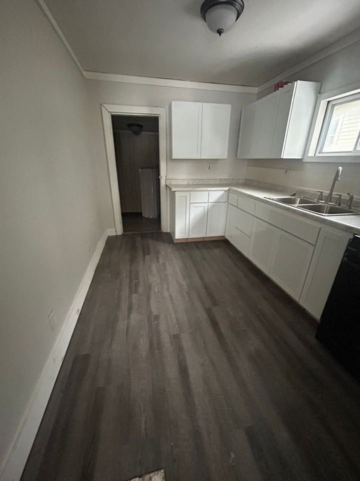 1910 Johnson St - Photo 2 of 11