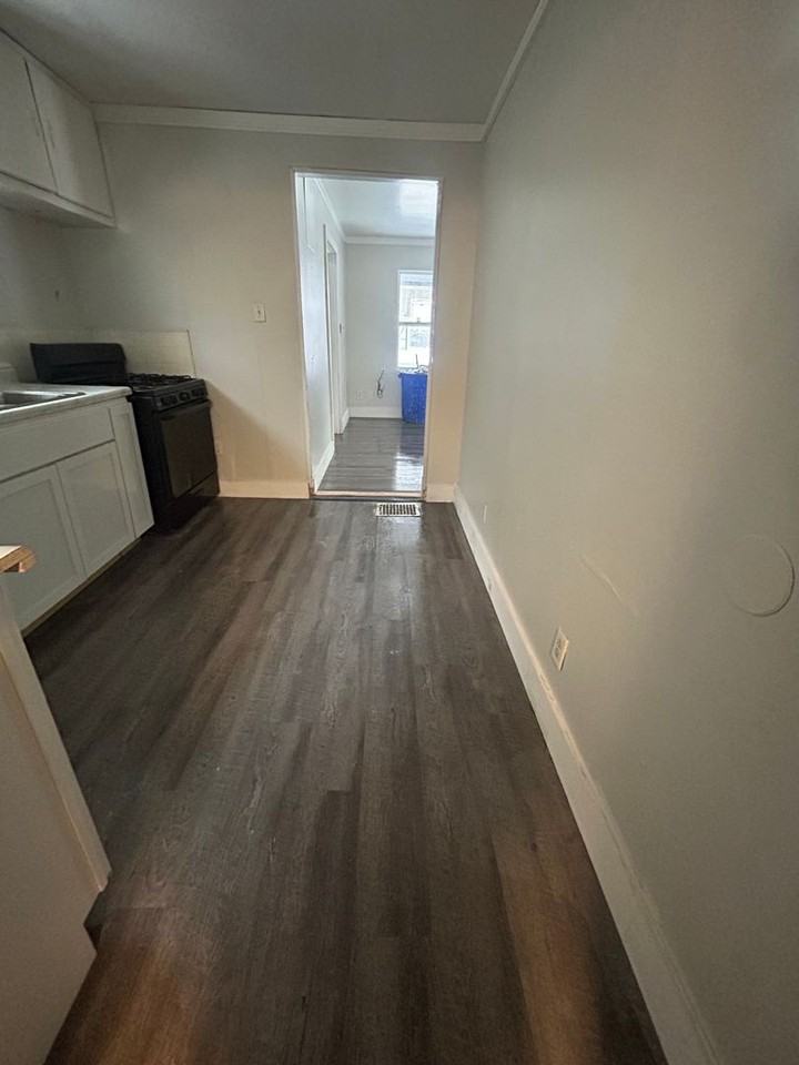 1910 Johnson St - Photo 4 of 11