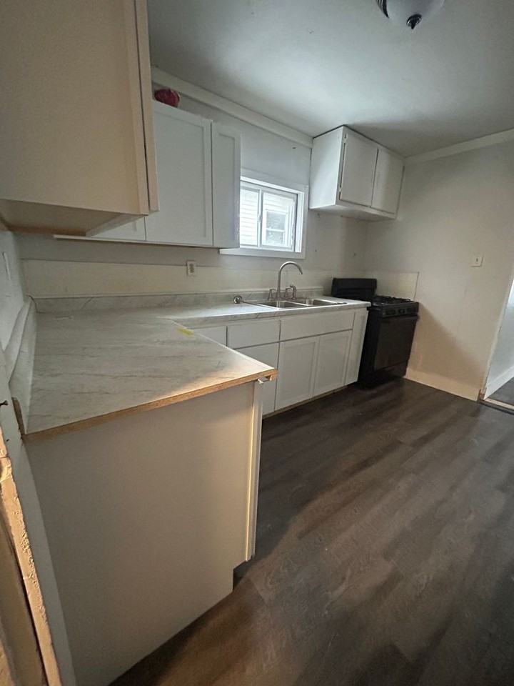 1910 Johnson St - Photo 5 of 11