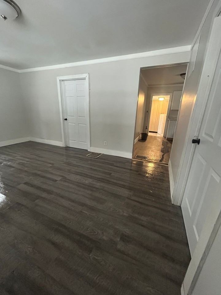 1910 Johnson St - Photo 7 of 11