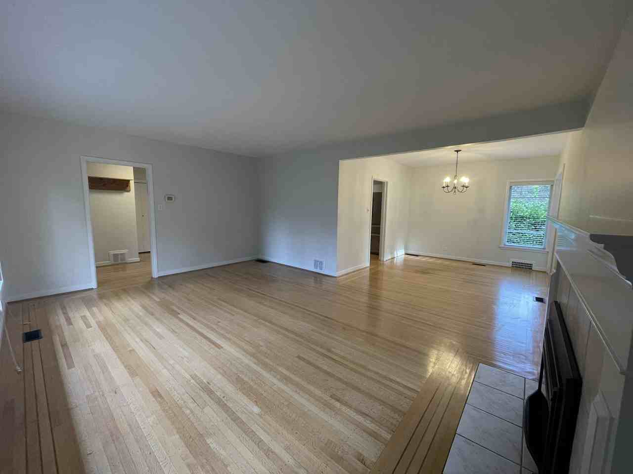 1310 29th St - Photo 3 of 20