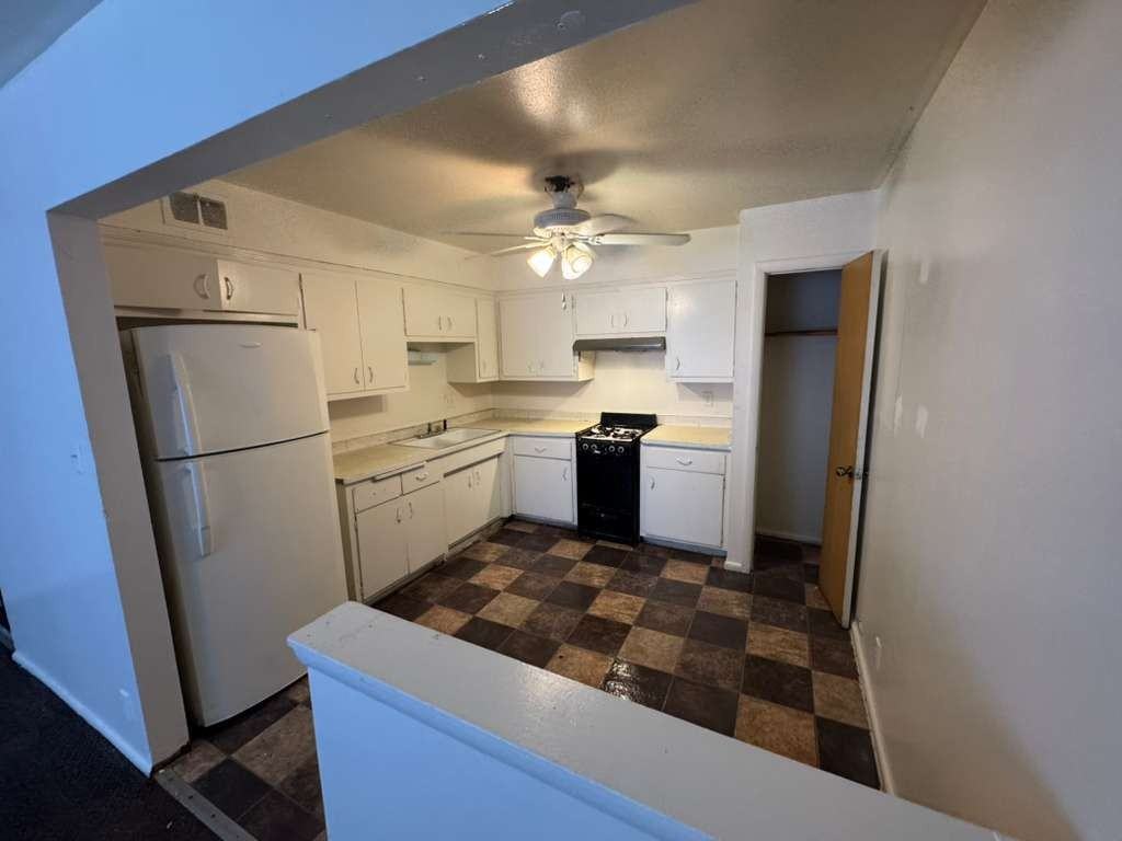 5839 North 84th Street - Photo 2 of 7