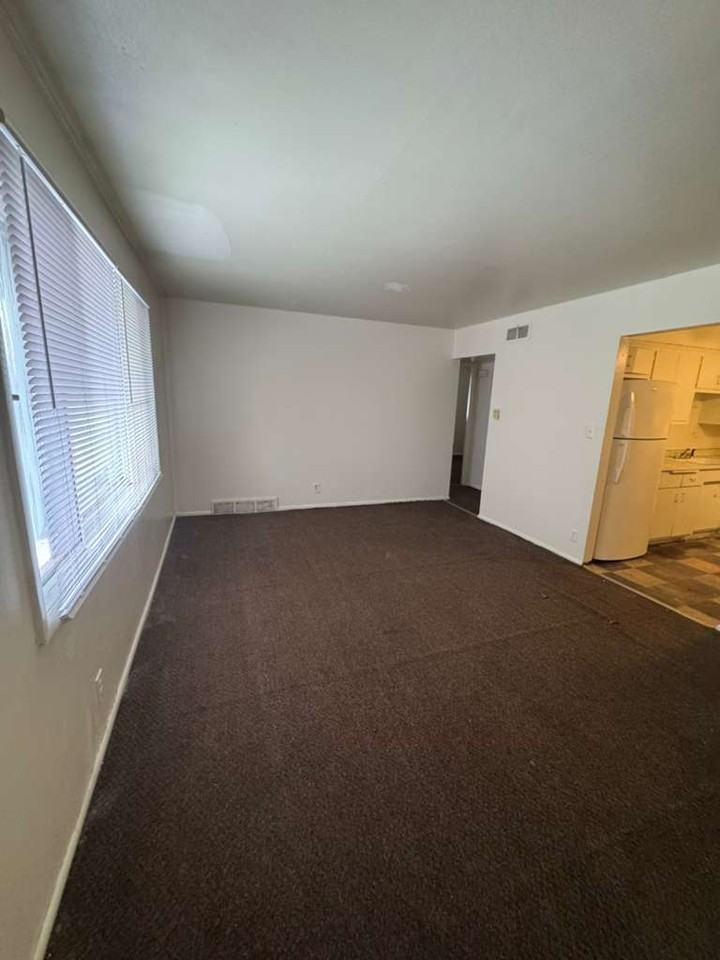 5839 North 84th Street - Photo 3 of 7