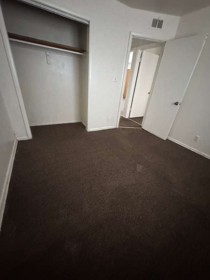 5839 North 84th Street - Photo 5 of 7