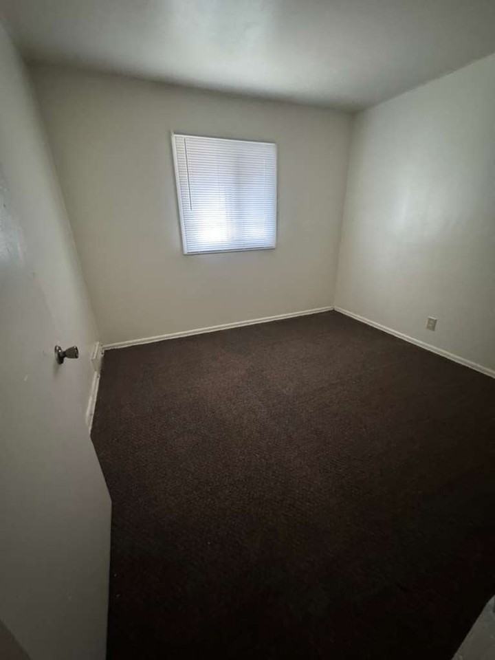 5839 North 84th Street - Photo 6 of 7