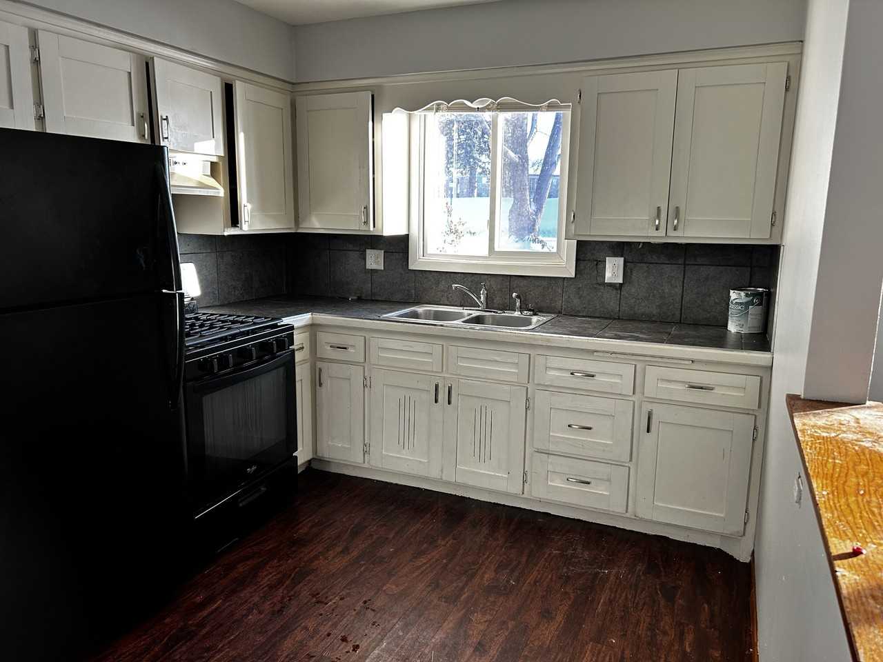 211 79th Way NE - Photo 3 of 6